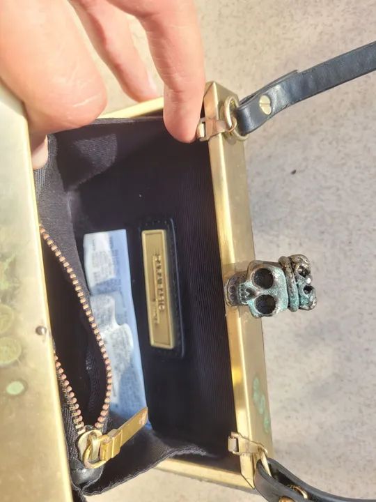 Bolsa de Ombro  Zara -  Preta  -  Com  Caveiras - Foto 3