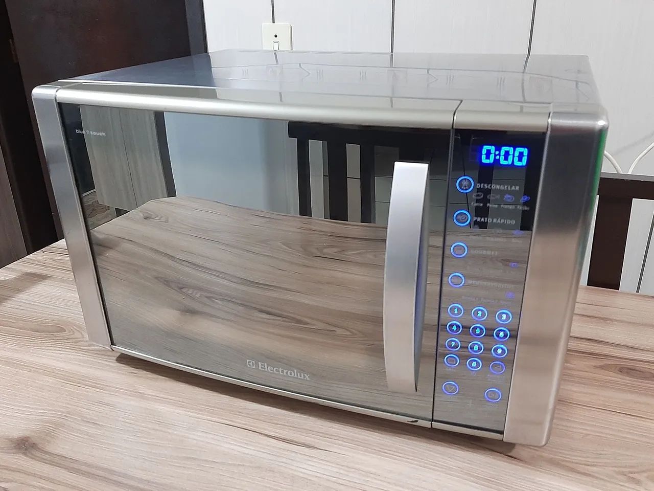 Microondas espelhado com grill todo inox touch azul 30 litros Eletrolux 