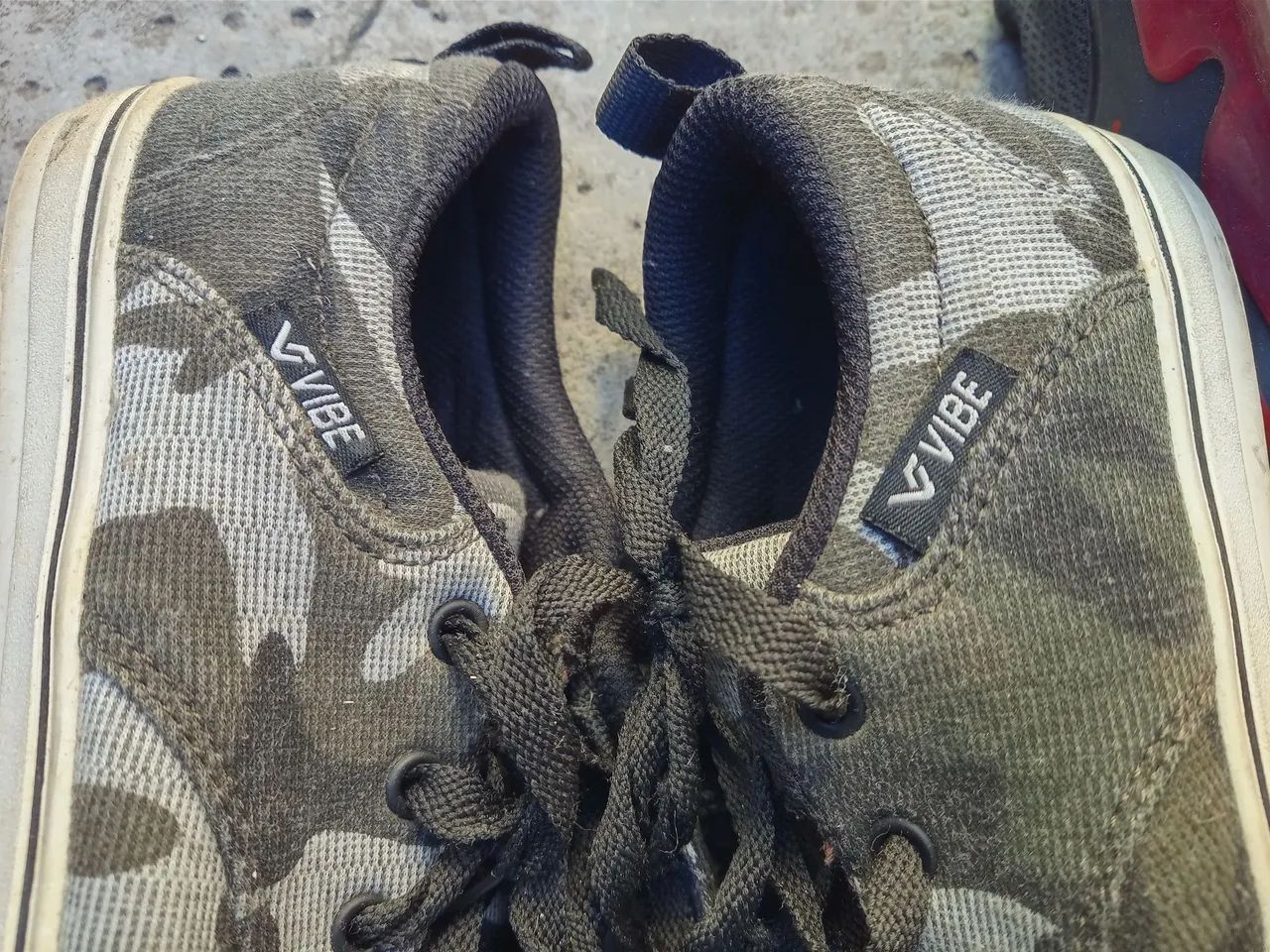 Tênis Camuflado e Preto número 35  - Foto 4