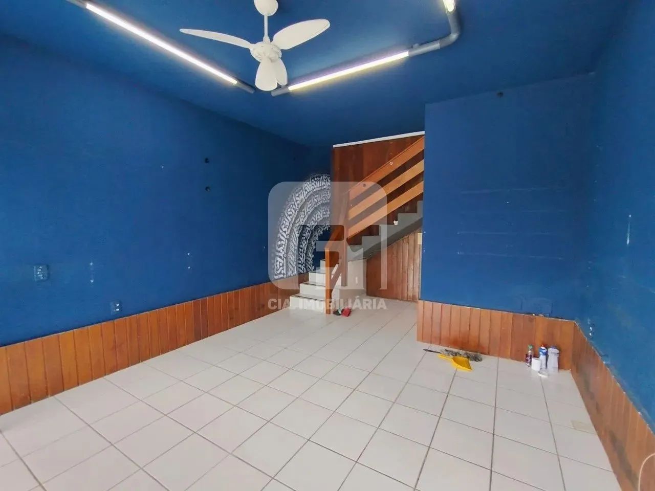 Loja de 2 andares no Porto da Lagoa - Foto 4