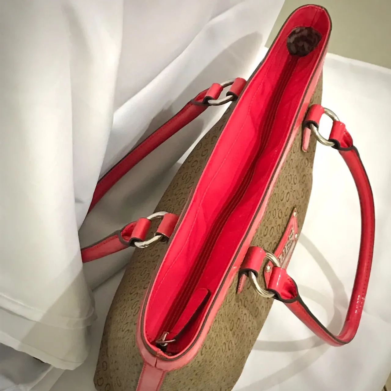 Bolsa Guess Original Monograma - Marrom e Rosa - Foto 5