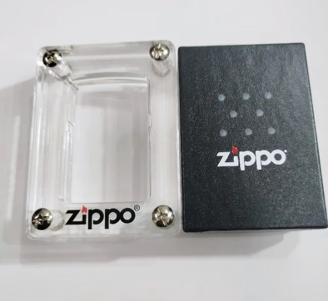 Isqueiro Zippo rei de espadas novo com caixa de acrílico - Foto 4