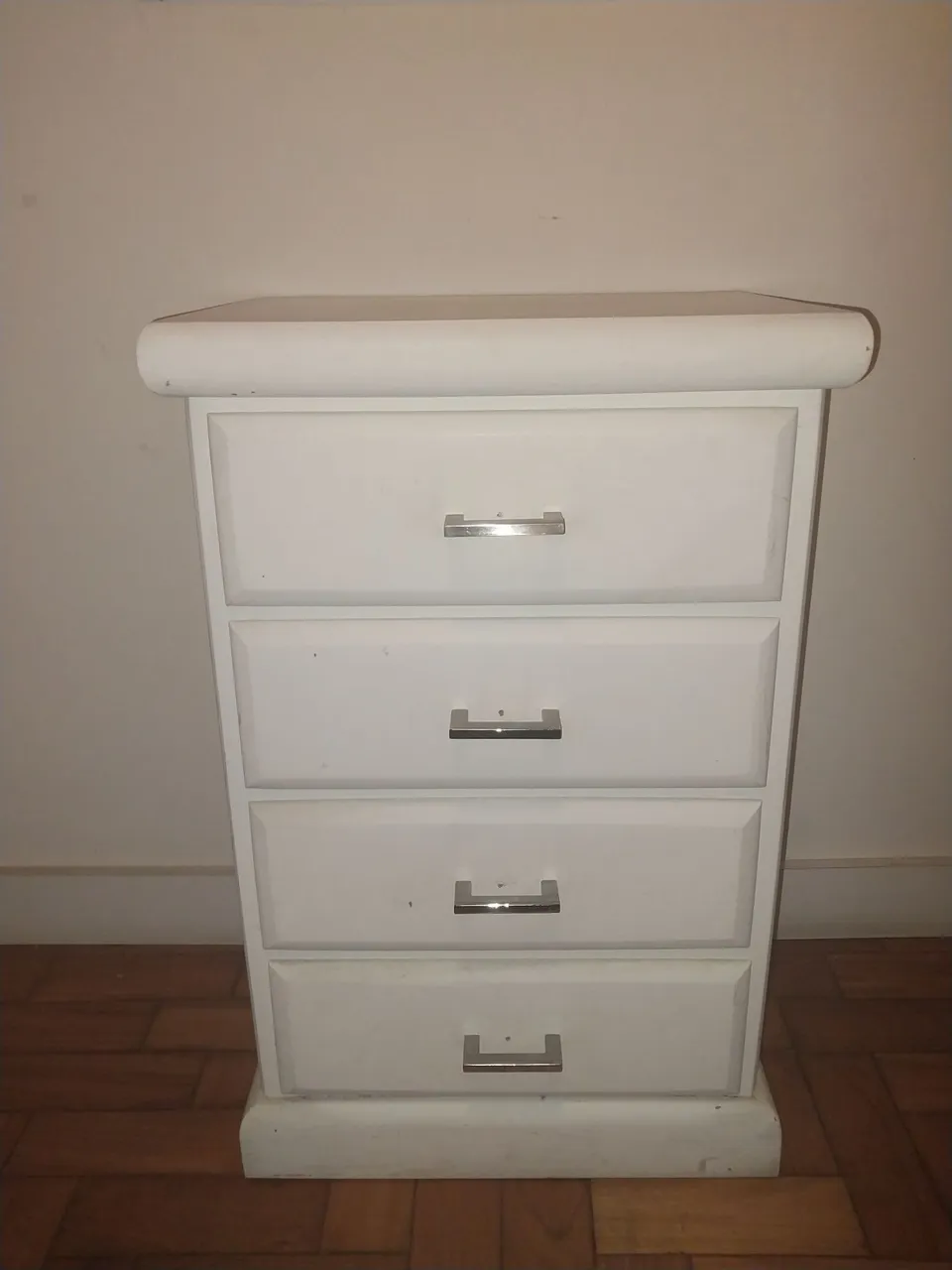 Cômoda/Mesa de Cabeceira Branca com 4 Gavetas