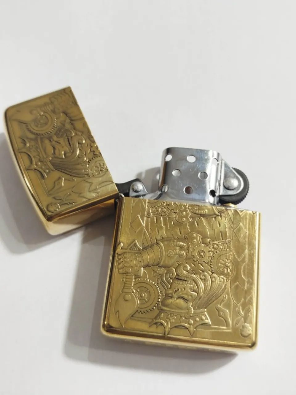 Isqueiro Zippo rei de espadas novo com caixa de acrílico - Foto 3