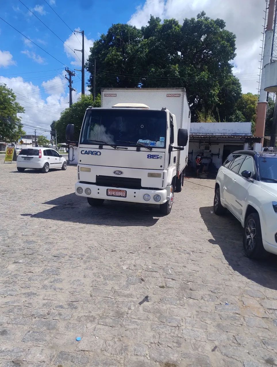 Caminhão Ford Cargo 815
