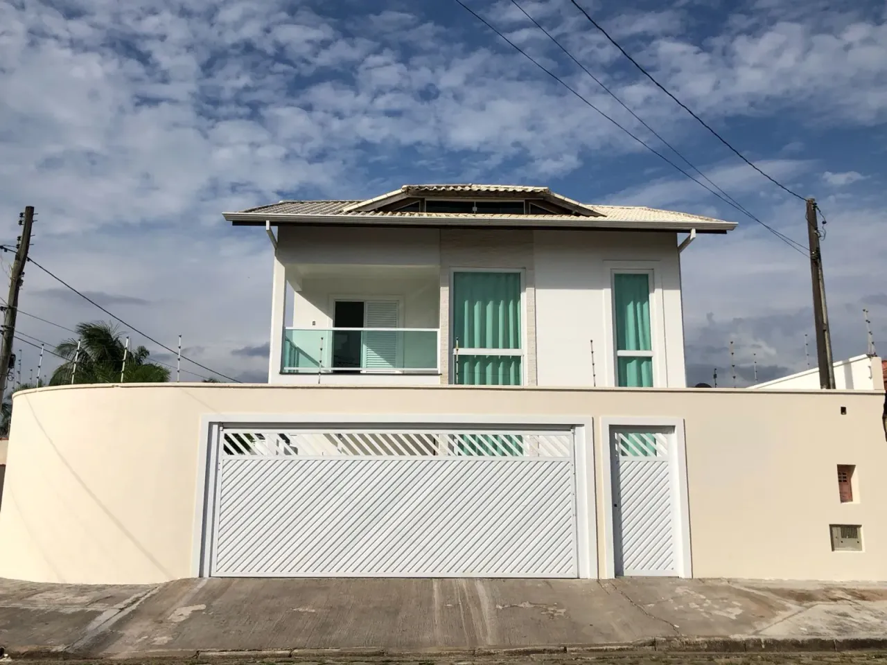 Seu Paraíso em Peruíbe no Balneário Flórida Casa dos Sonhos à Venda com Piscina e Área Gou