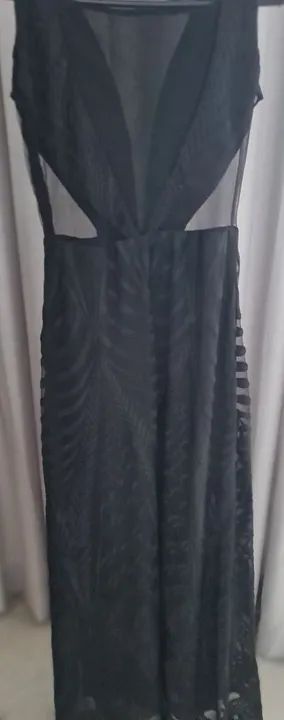  Belíssimo Vestido Longo Preto com Detalhes em Renda e tule  - Foto 4