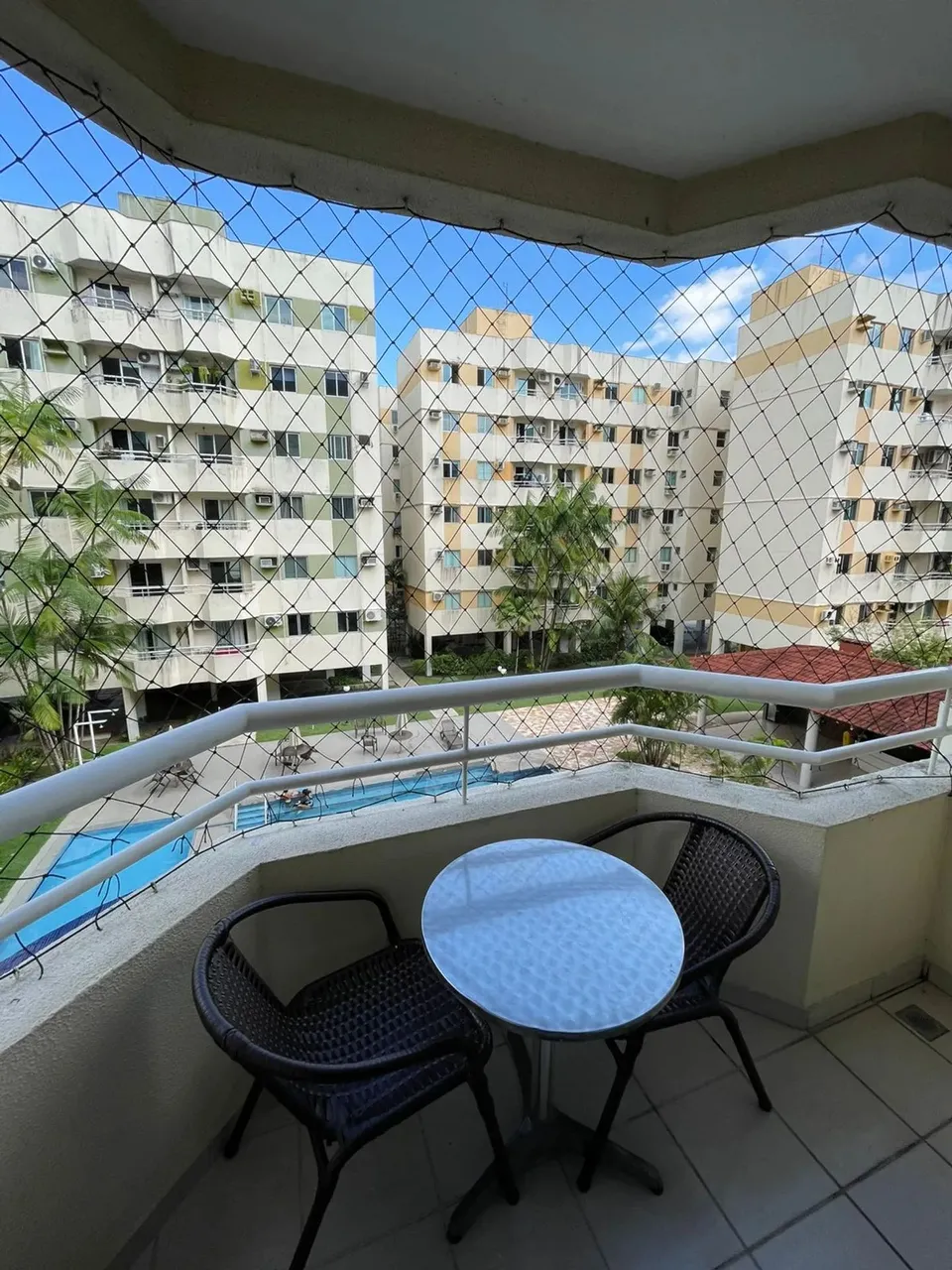 ALUGO APARTAMENTO MOBILIADO EM CONDOMÍNIO NO PARQUE 10