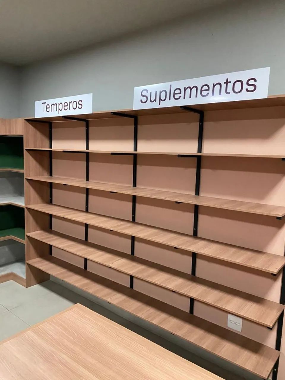 Prateleiras para loja - Temperos e Suplementos