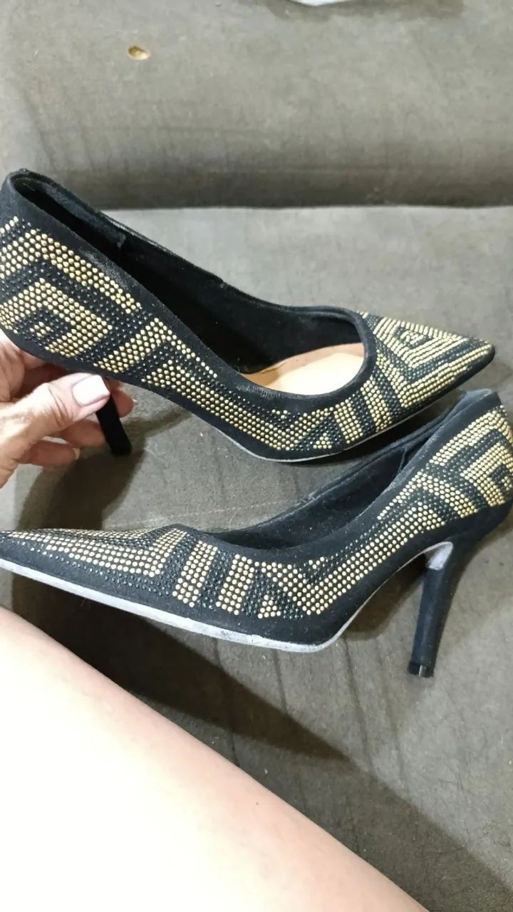 Sapato Scarpin strass preto e dourado n36 - Foto 2