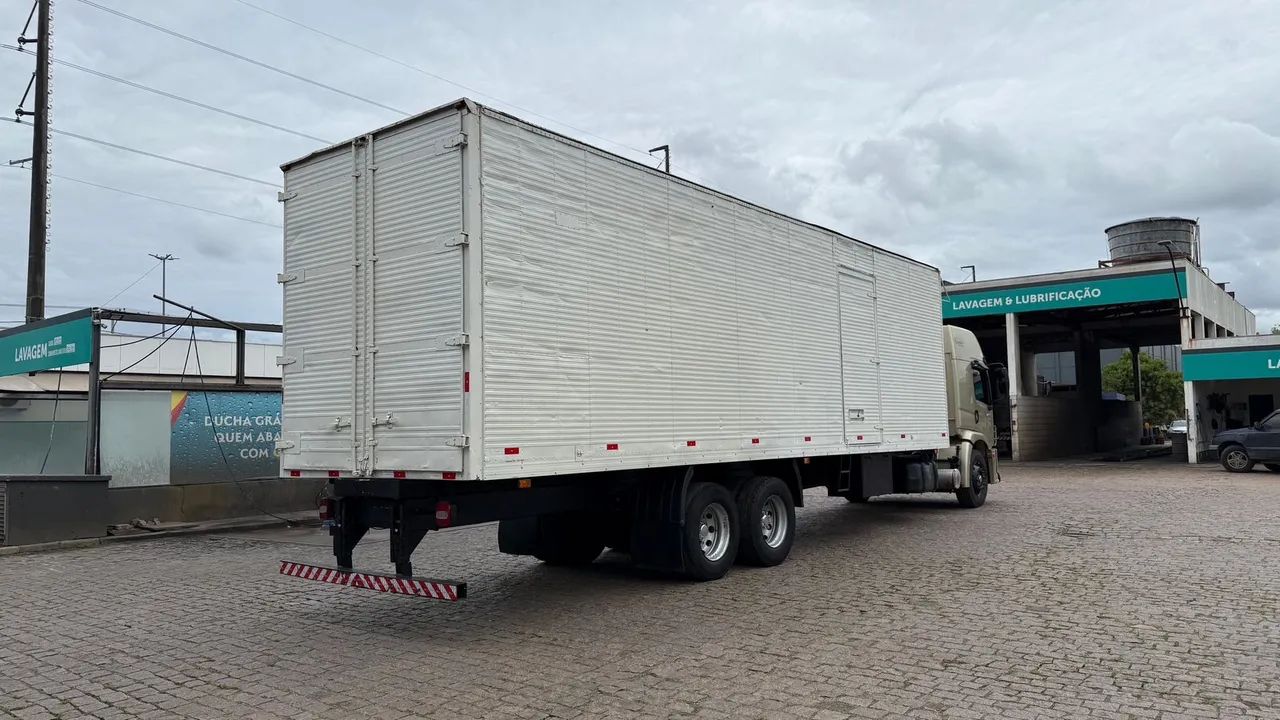 VOLKSWAGEN 24-280 6x2 ano 2013 Baú - Foto 5
