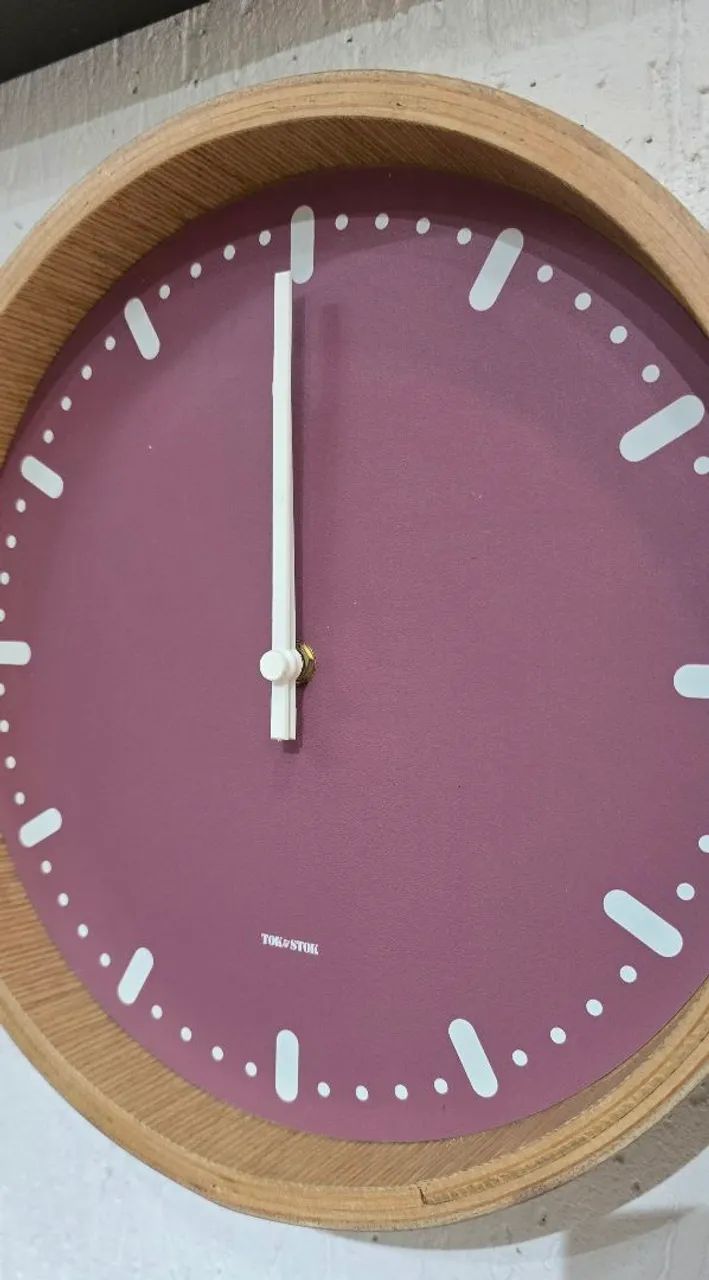RELÓGIO DE PAREDE 30 CM METRÓPOLE Tok&Stok  - Foto 2