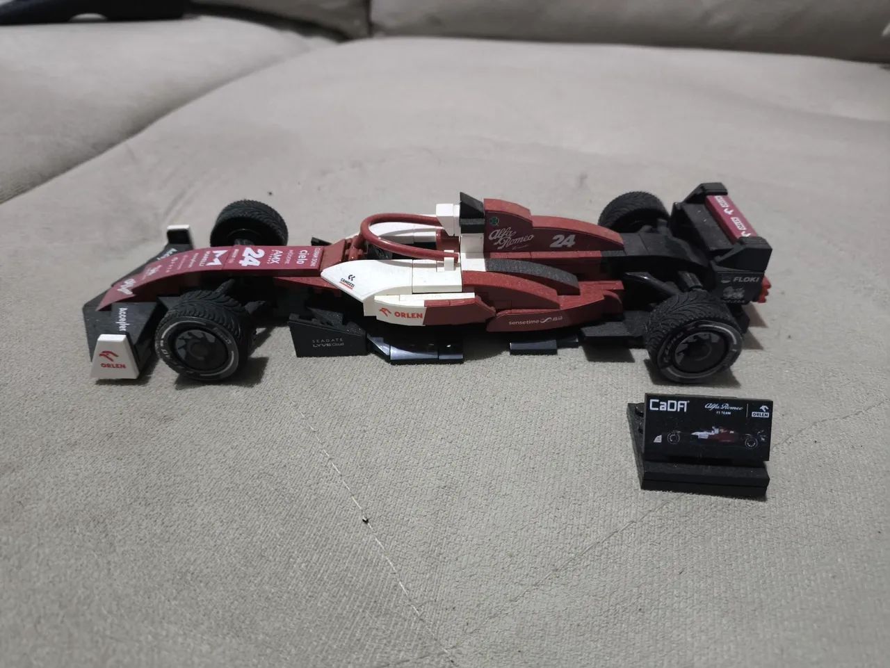 Carrinho de Fórmula 1 - Alfa Romeo #24