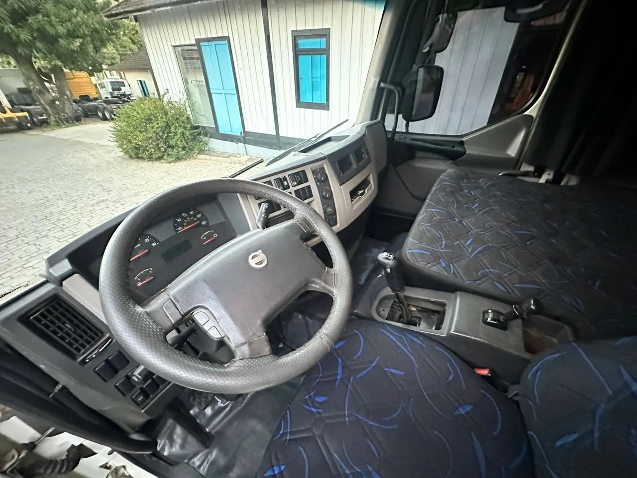 Volvo VM 330 8X2 - Foto 2