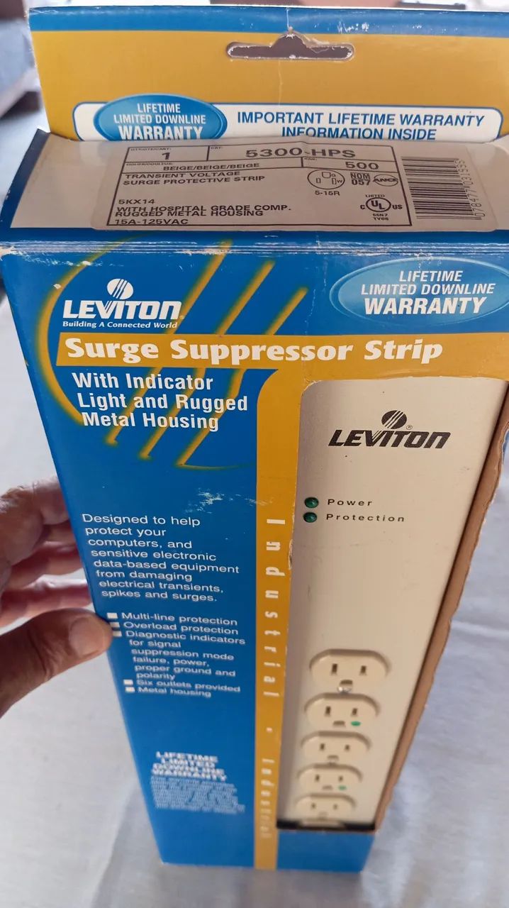 Régua de Tomadas High-End Leviton americana 