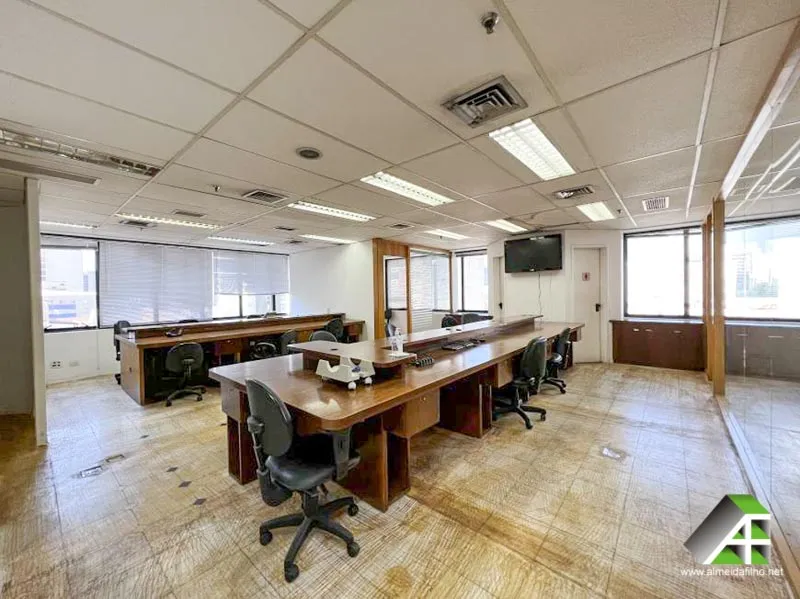 ESCRITÓRIO MOBILIADO de 150m2 disponível para locação e venda no ITAIM BIBI