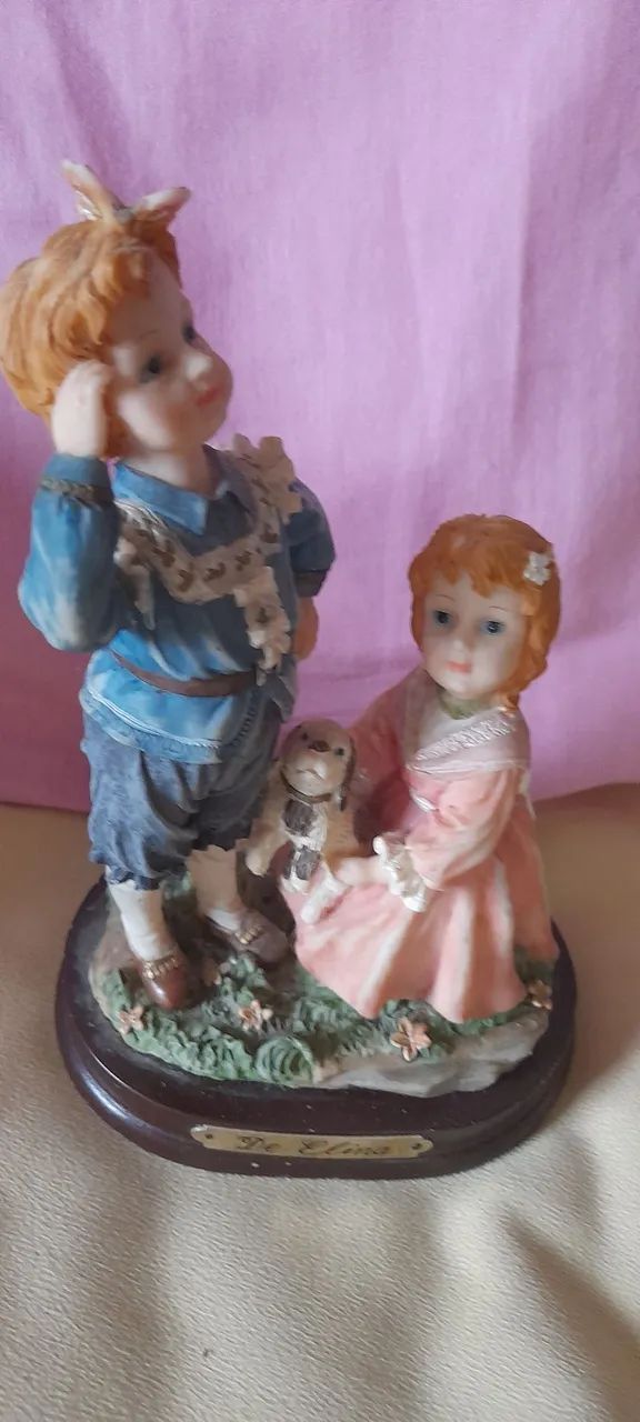 Estatueta em resina antiga
