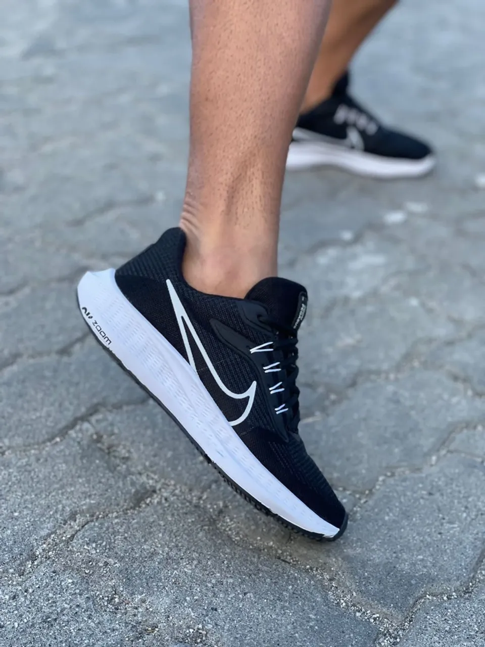 Tênis Nike Air Zoom Pegasus 39 - Preto e Branco