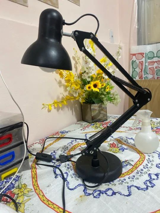 Iluminaria de mesa articulada + uma cabine  - Foto 2