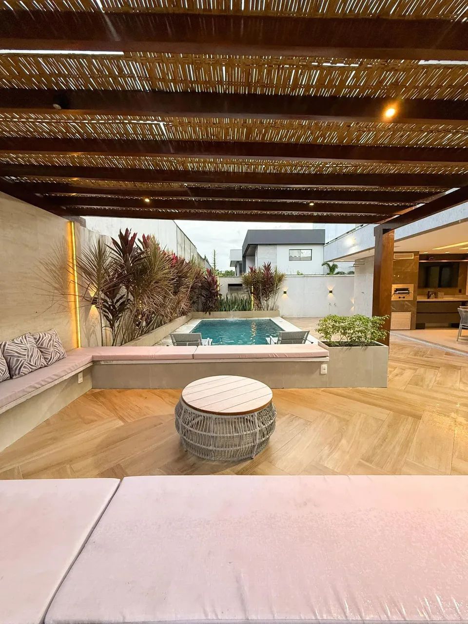 Jardins Ibiza, Porteira Fechada, 4 Suítes, DCE, 4 Vagas, Energia Solar, Piscina com Cascat - Foto 2