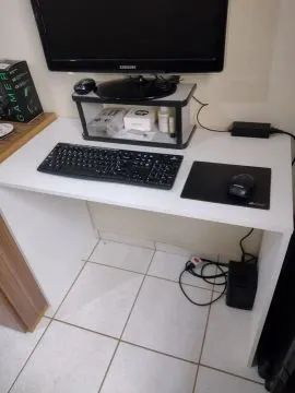 Mesa de Escritório Branca - Ótima para Home Office!
