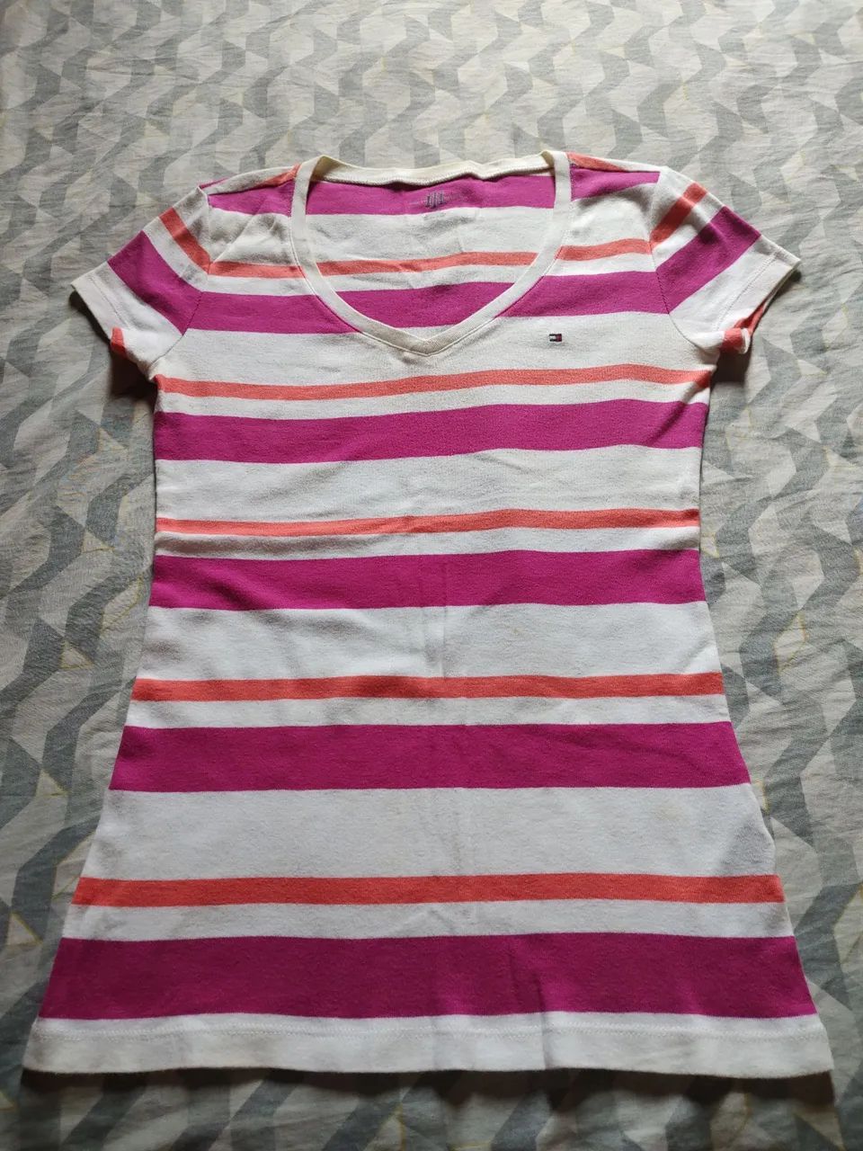 Camiseta Tommy Hilfiger listrada+Short.