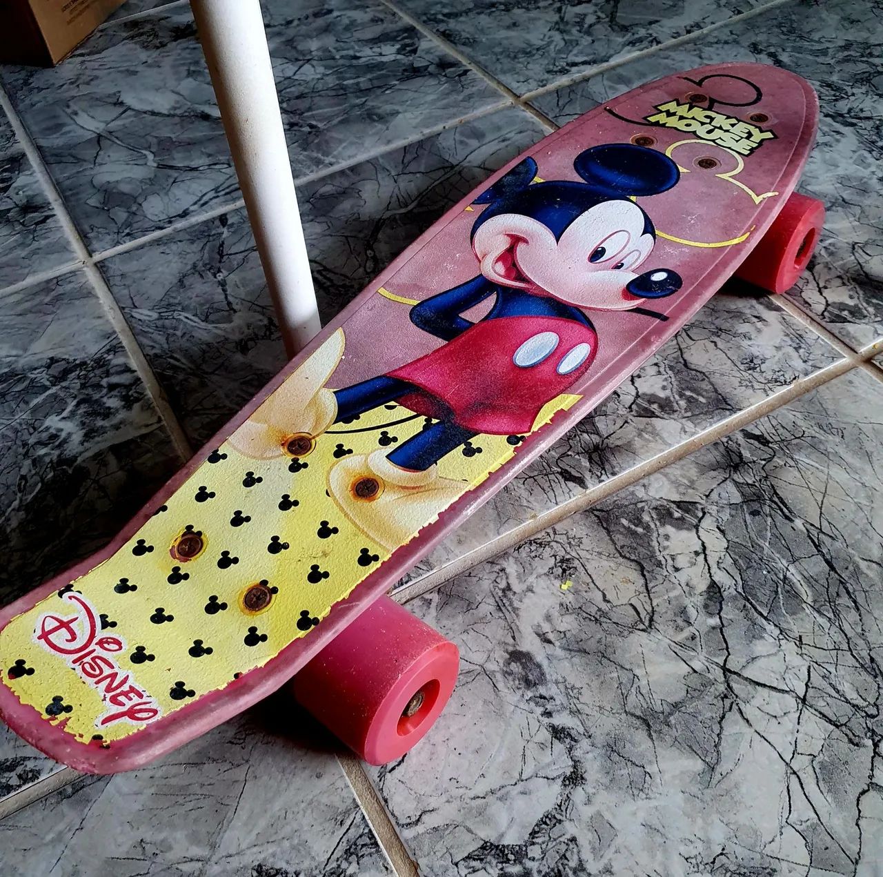 Skate infantil do Mickey com capacete e itens de seguranca - Foto 2