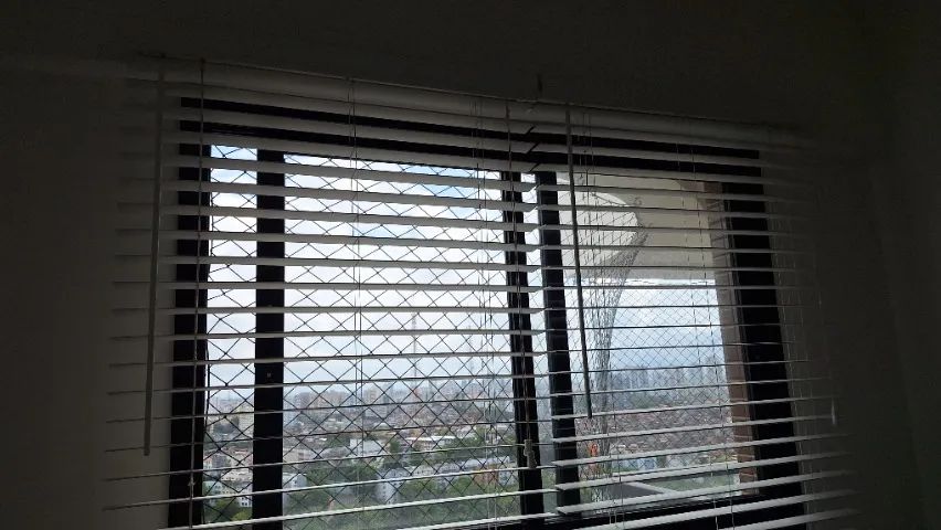 Persiana Horizontal Pvc 50mm Branca 0,80m (L) X 1,60m (H) Luxo Branco - Foto 5