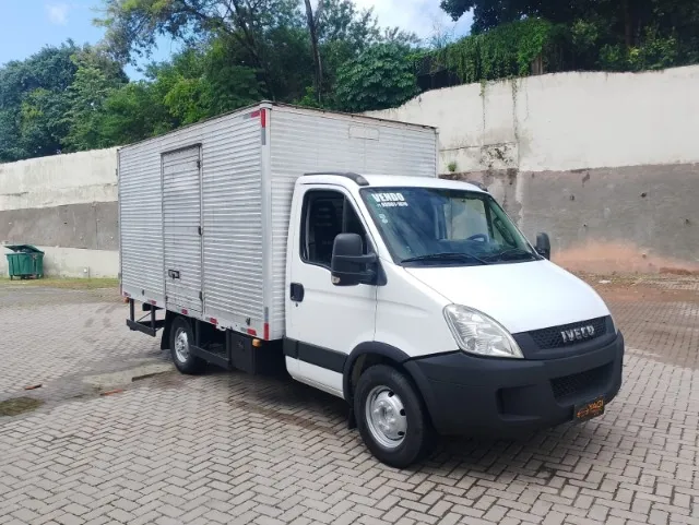 CAMINHÃO BAÚ IVECO 35S14 Bi Turbo 2012/2013