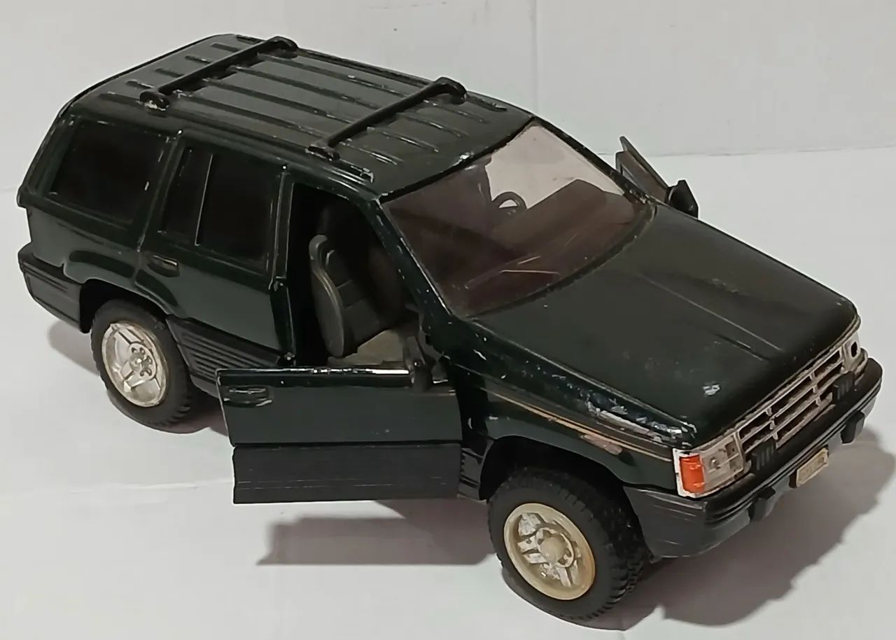 Miniatura Jeep Cherokee 1/24 (para restauração) - Foto 2