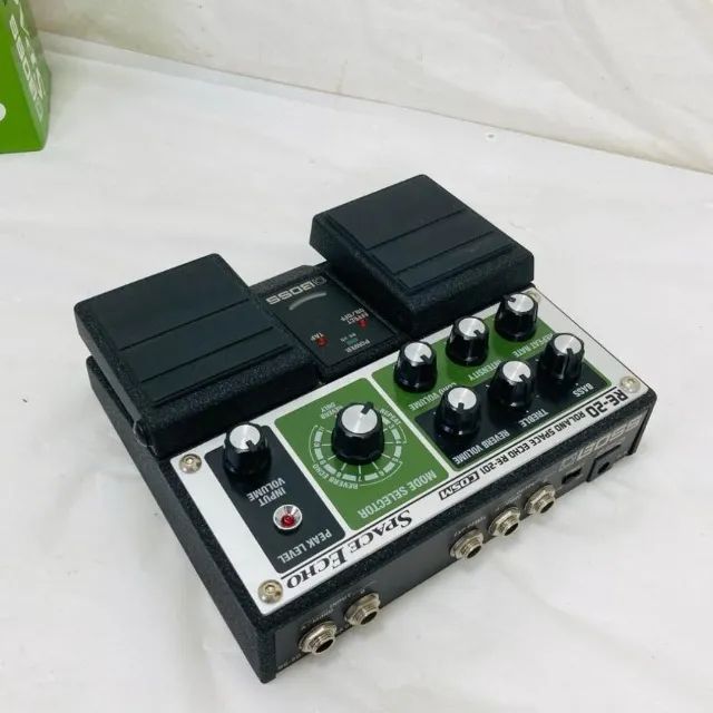 Pedaleira BOSS SPACE ECHO RE-20 - Instrumentos musicais
