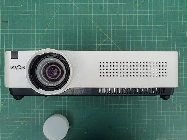 Projetor Sanyo 3.500 LÚMENS PLC-XU35355A POUCO USADO R$699,00  