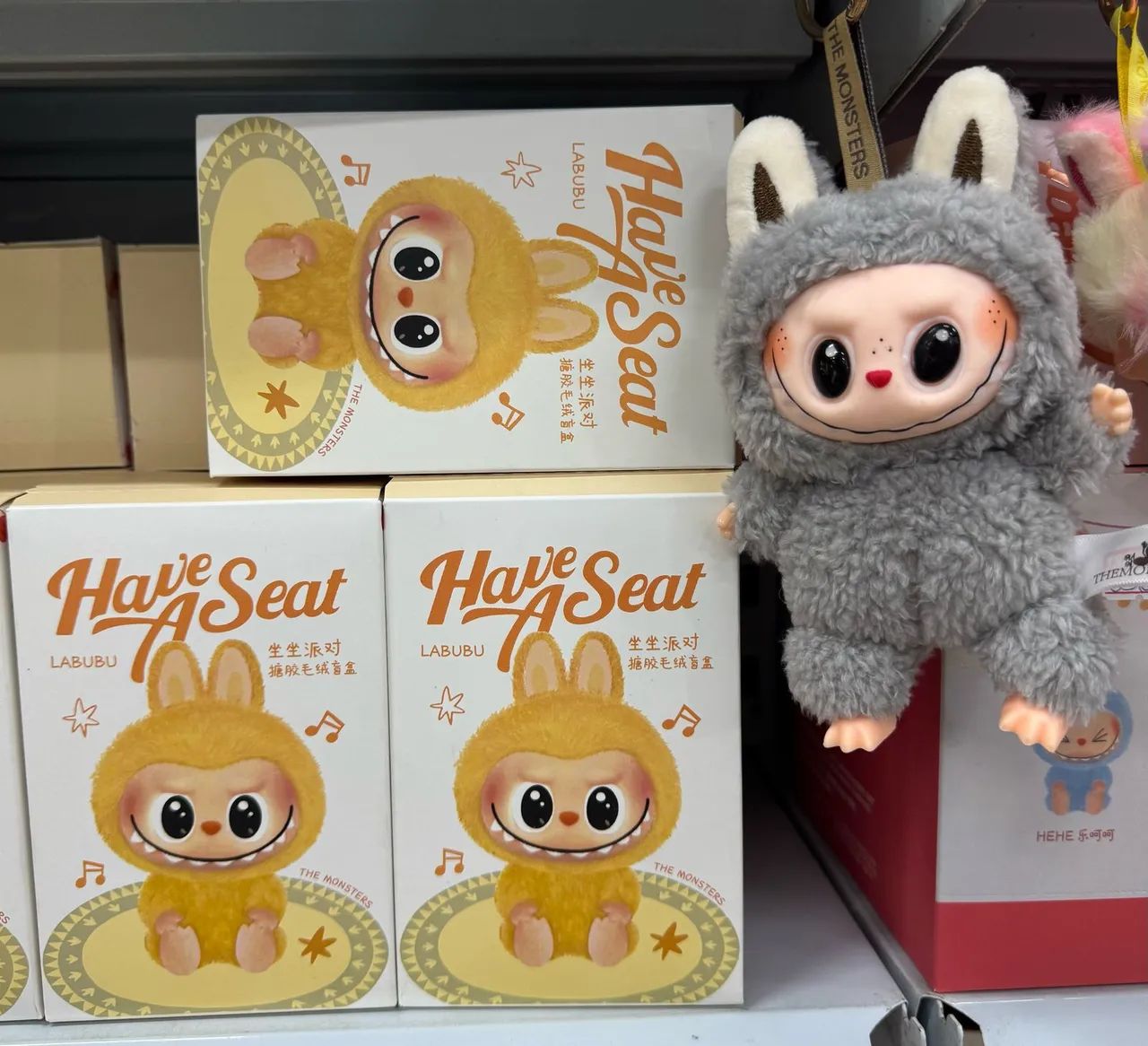 Labubu Have A Seat - Colecionável - Brinquedos e Jogos - Centro de