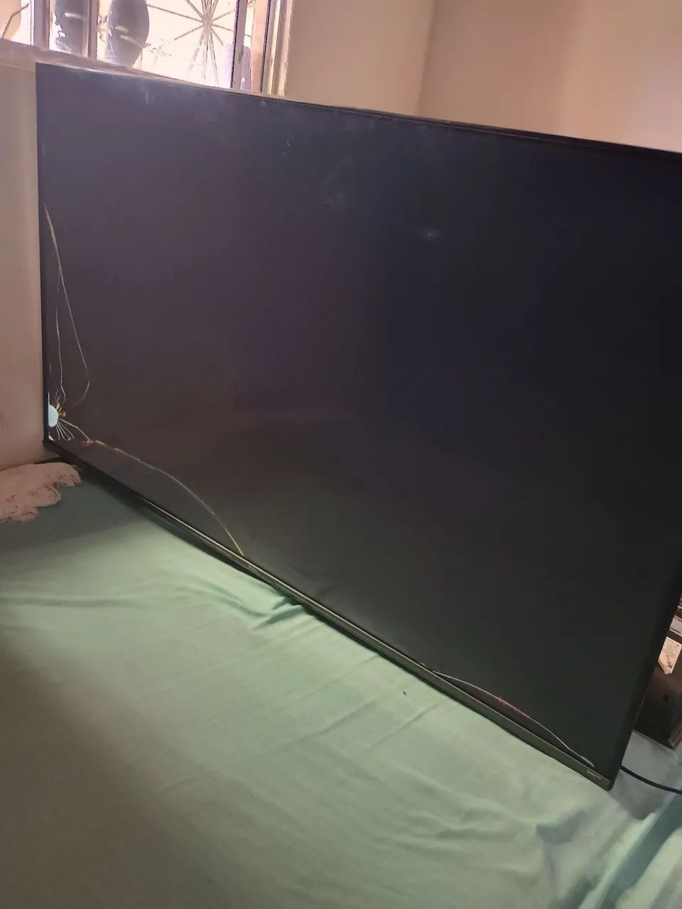 TV com Tela Quebrada - Para Retirada de Peças - Foto 2