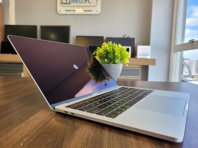 Apple MacBook Pro 2019 TouchBar Core i5 Quad Core | 256GB SSD | 8GB LPDDR3 13.3" Prateado - Foto 3