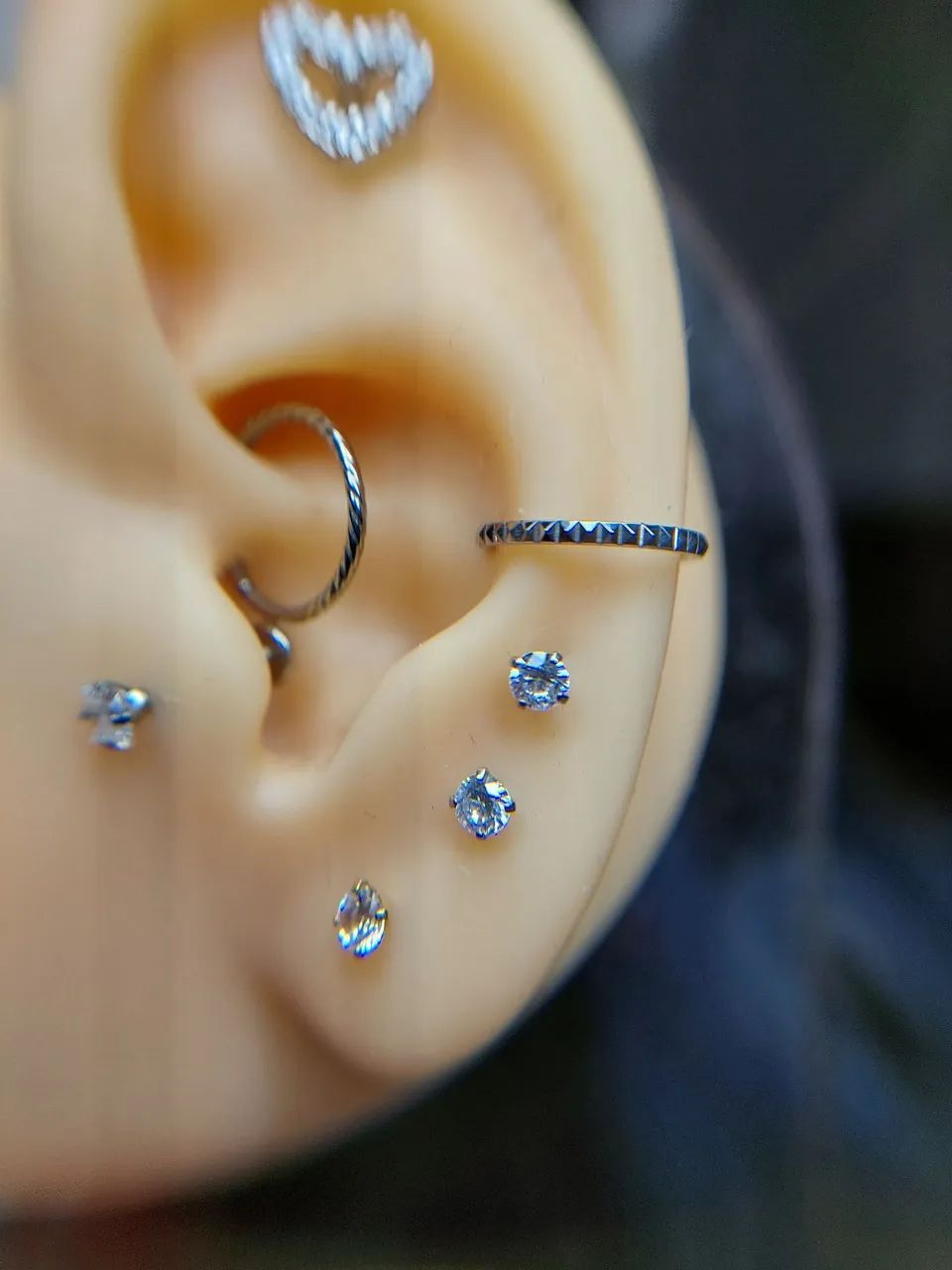 Brincos e piercings em aço e titânio 