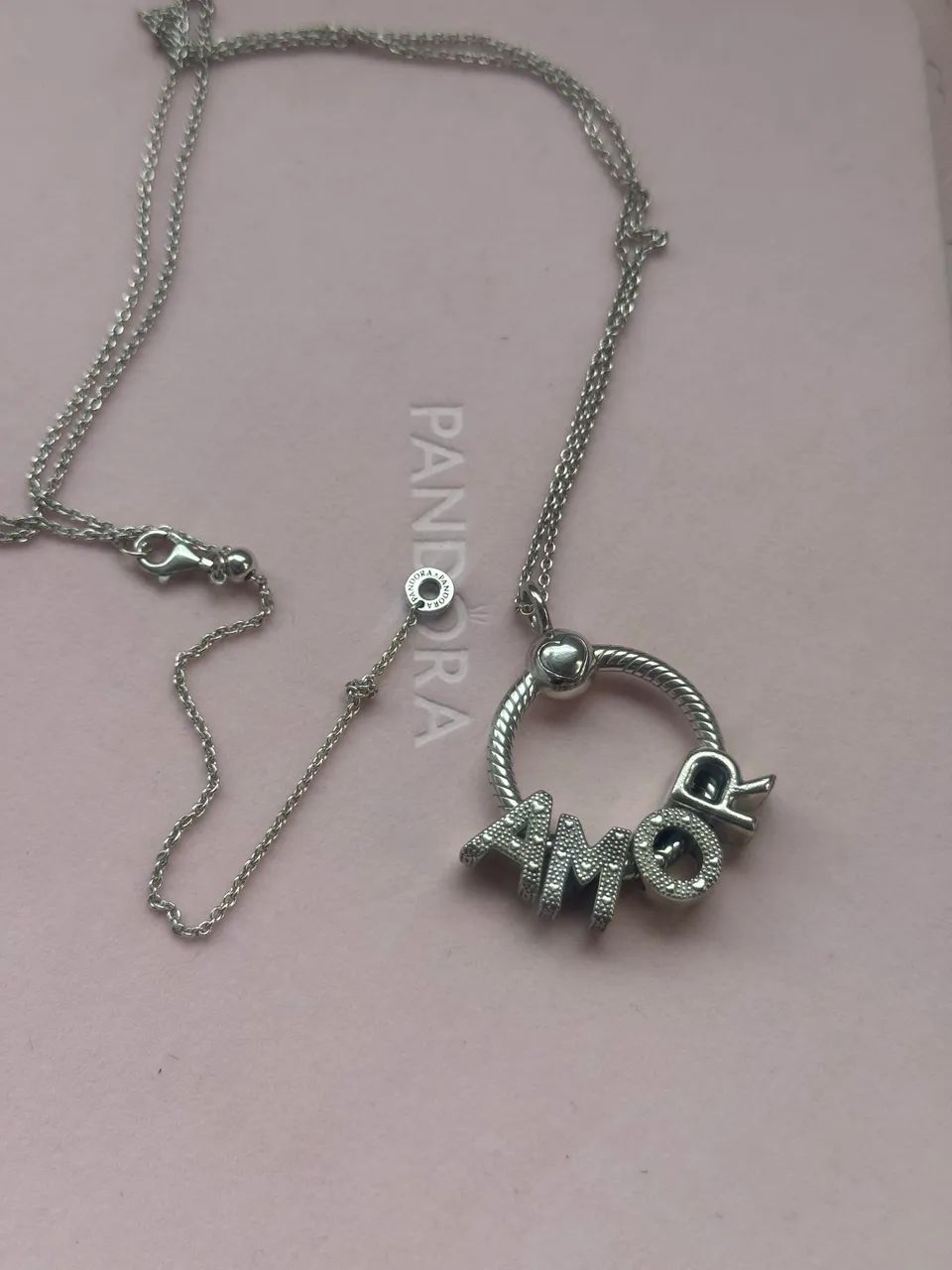 Pingente com letras Amor 