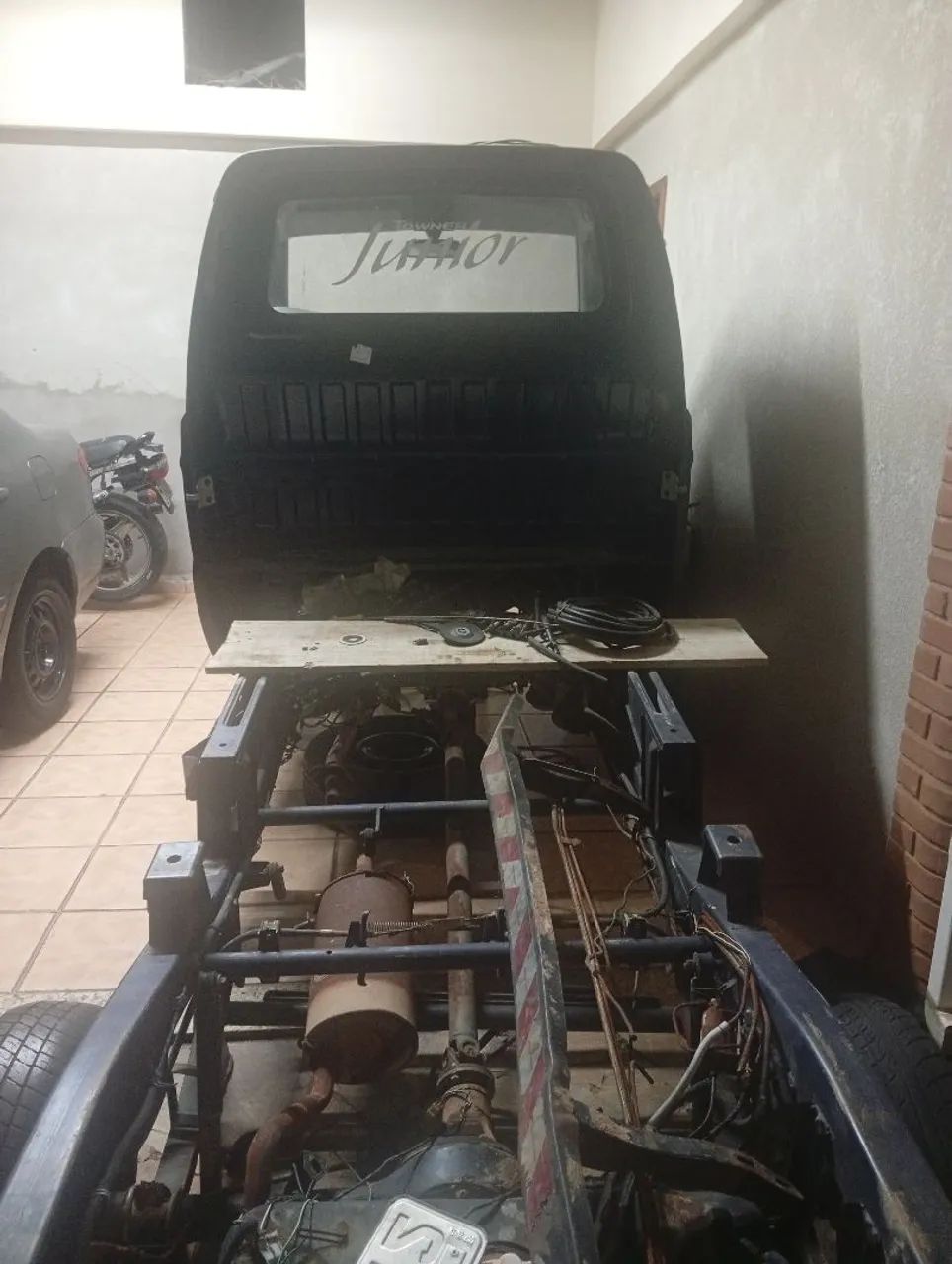 Carcaça do caminhão tonner com documentação e chassi - Foto 2