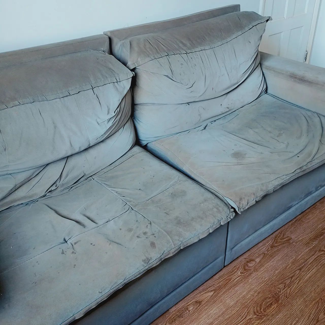Vendo sofá 2 lugares retrátil de tecido Suede  - Foto 2