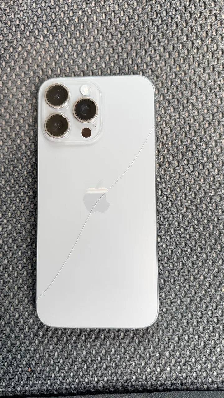 Apple iPhone 15Pro シルバー 本体 iPhone 15 PRO MAX 256 Silver Apple - Celulares e Smartphones