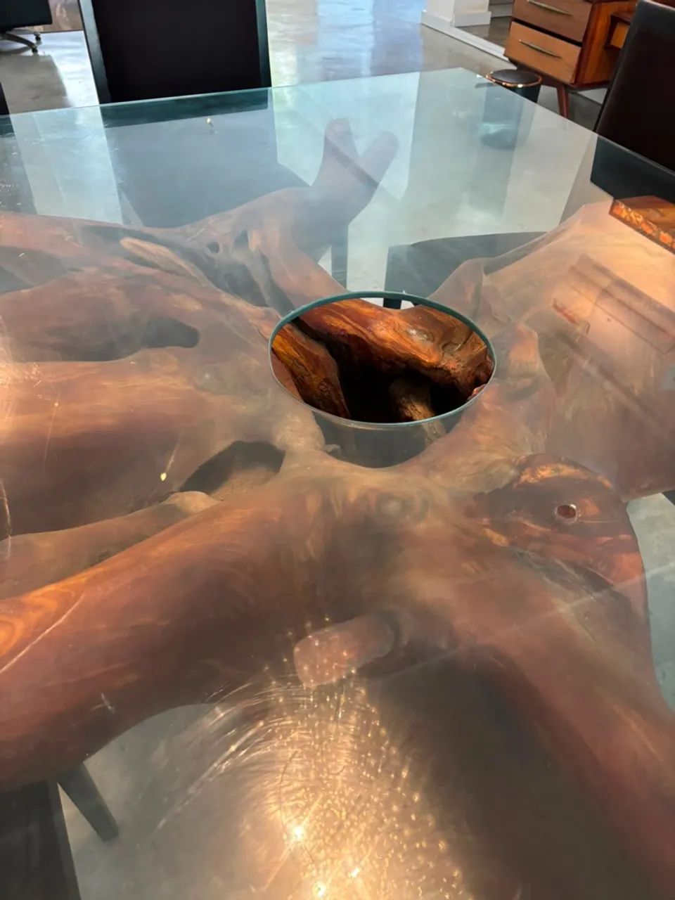 MESA DE JANTAR RÚSTICA COM BASE EM TRONCO DE MADEIRA - Foto 5