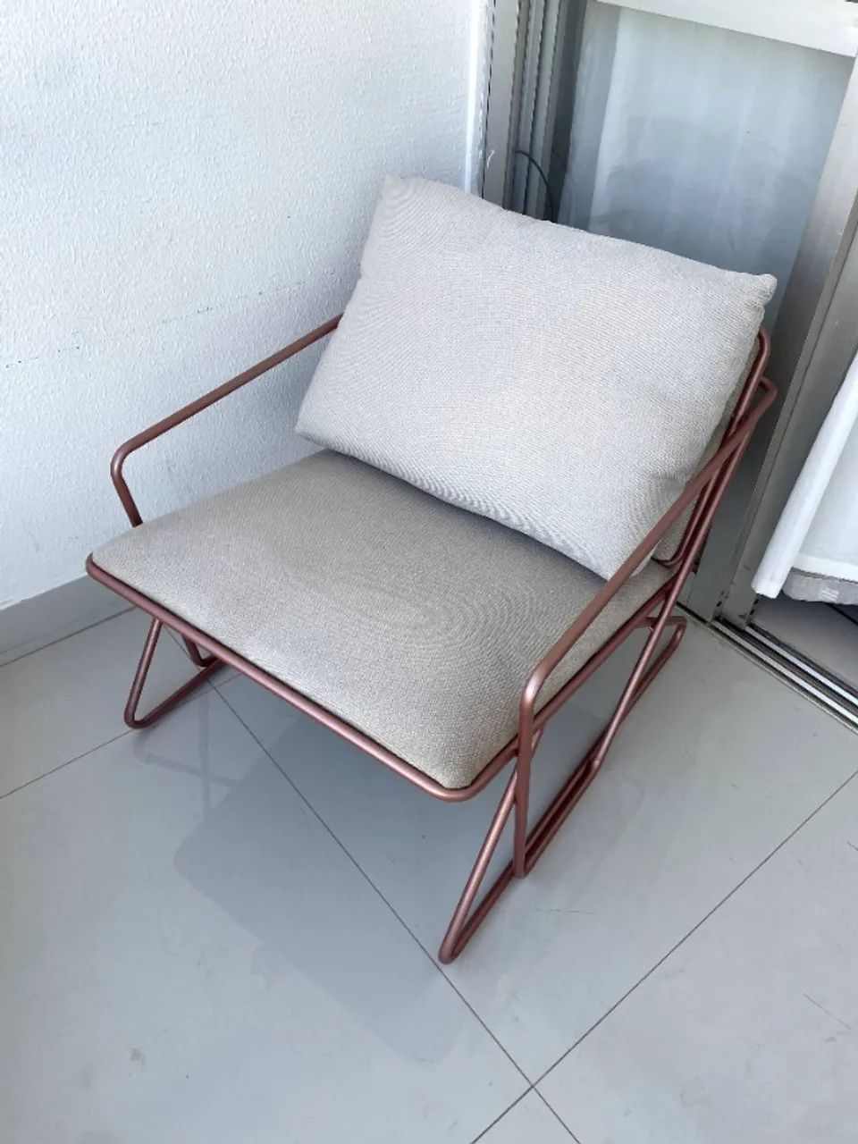2 Poltronas linho e base metal - Foto 2