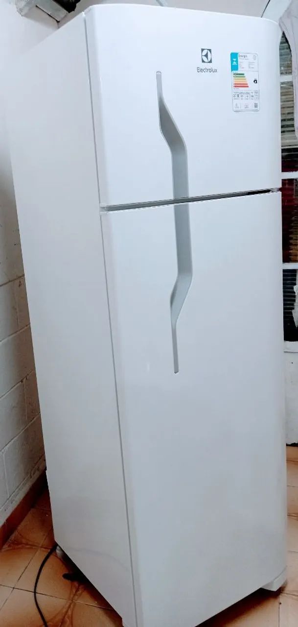 Geladeira 360 L Eletrolux 220 vts 