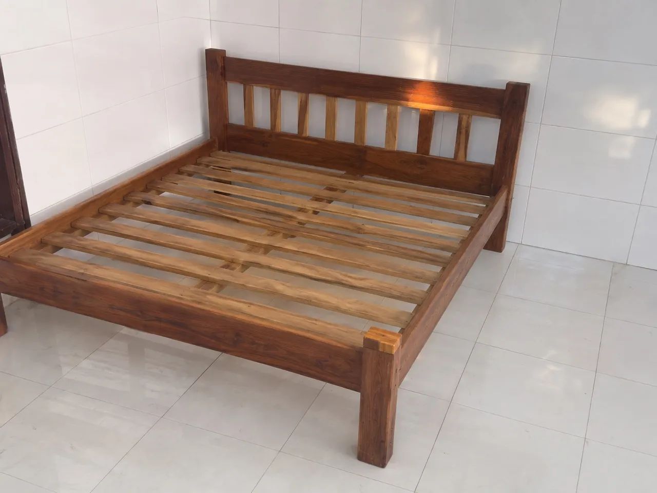 Cama de madeira