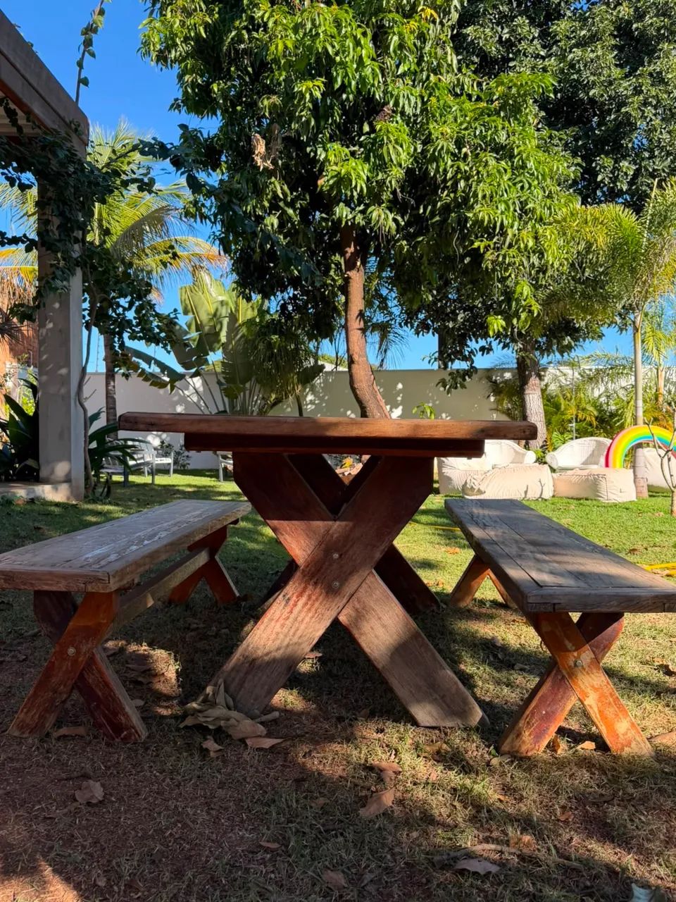 Mesa de madeira maciça