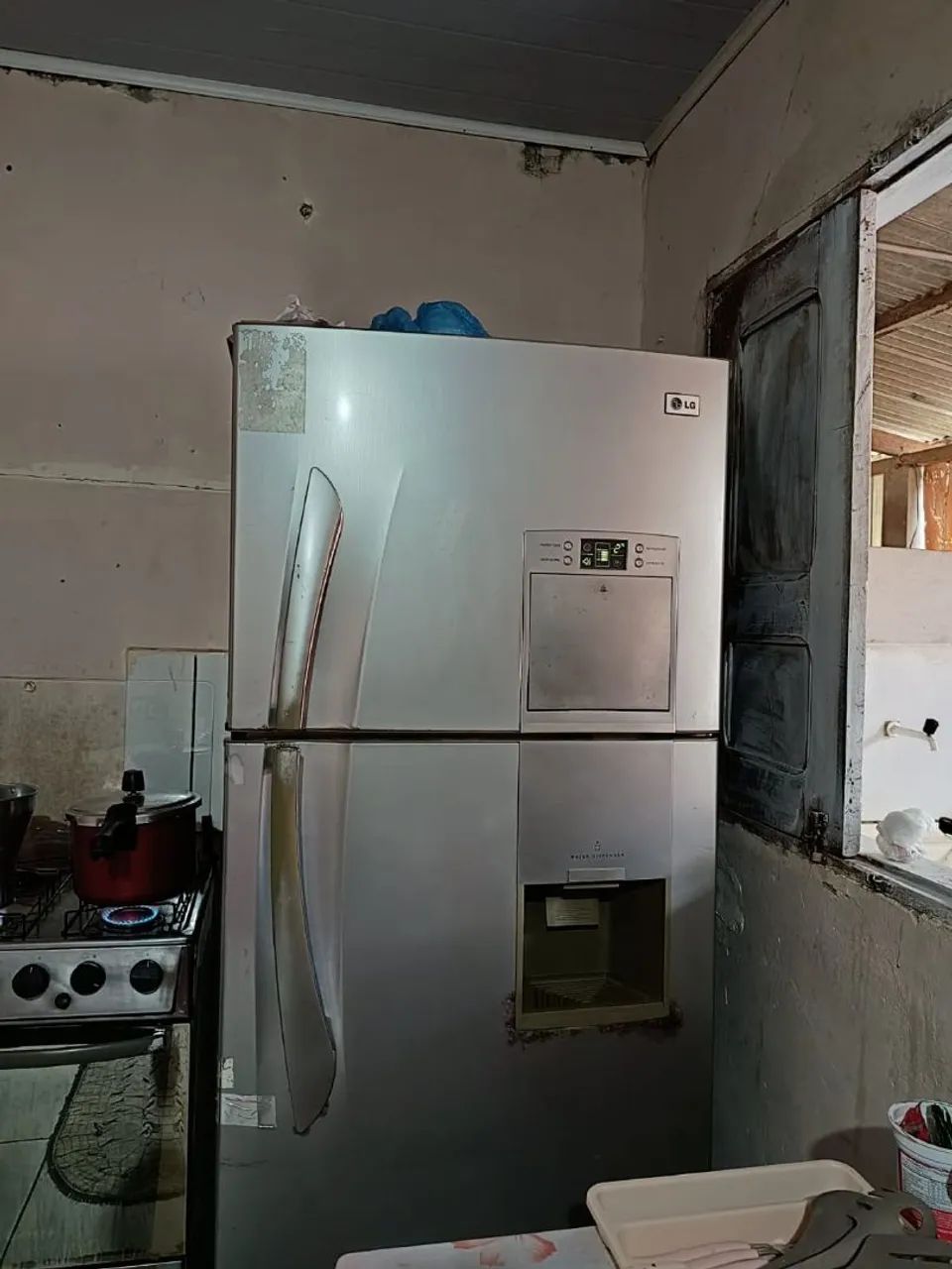 Vendo uma geladeira,usada...