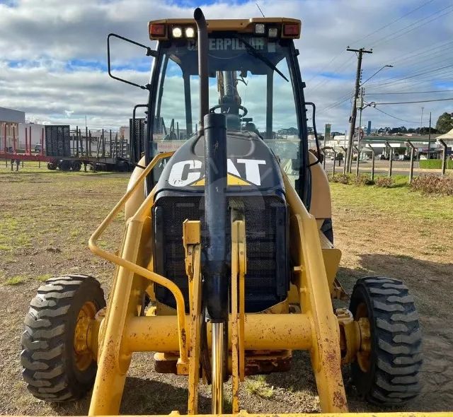 Retroescavadeira Caterpillar 2016 - Foto 4
