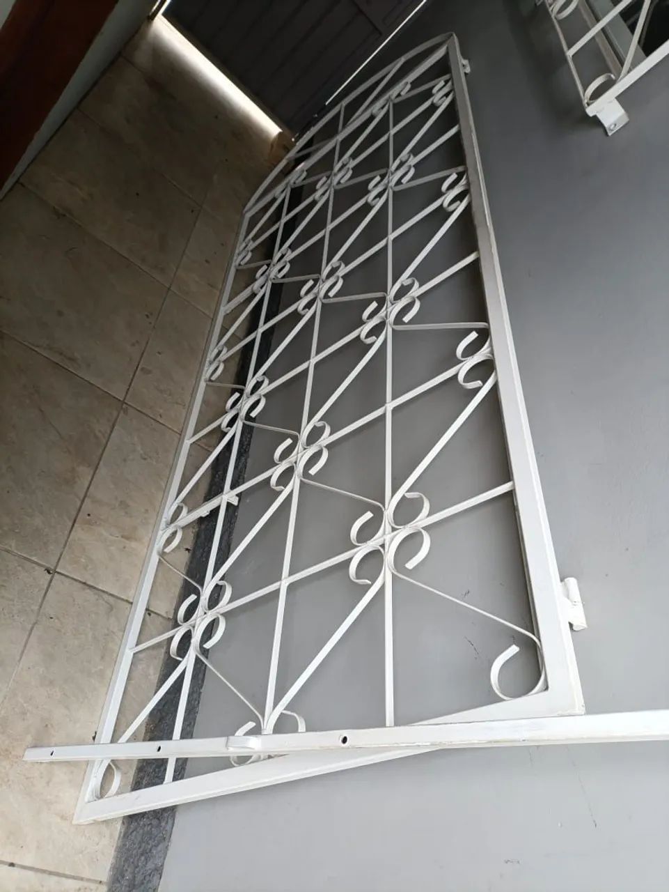 Porta de Ferro 2,40m X 1,00 m com batente de 2,10 m