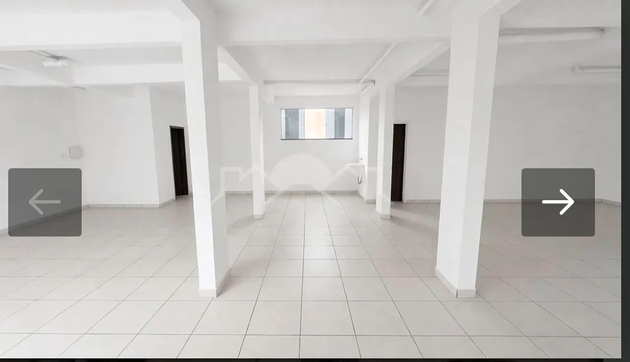Alugo Sala Comercial bem localizada.