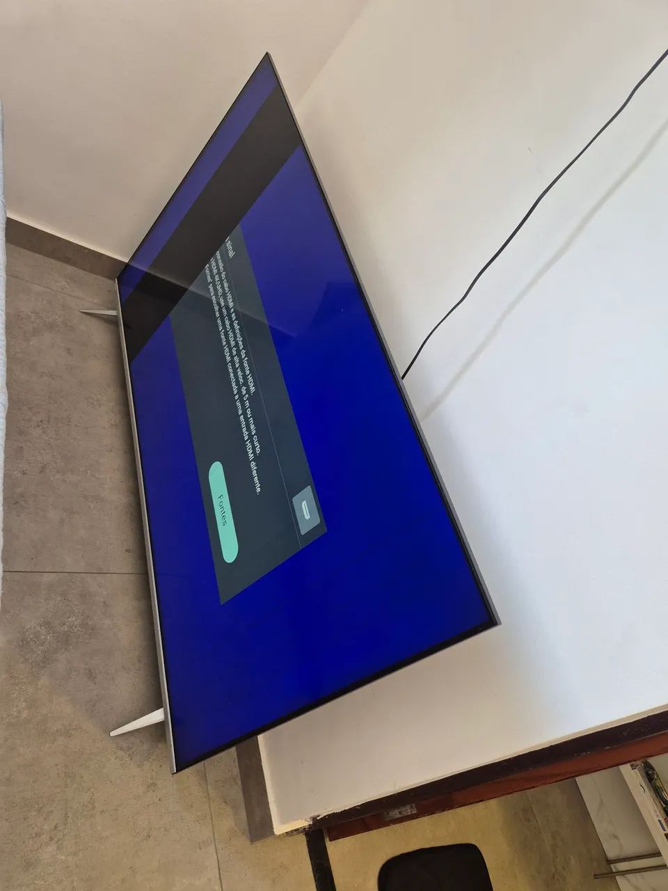 TV Philips LED 4K de 55 com defeito 